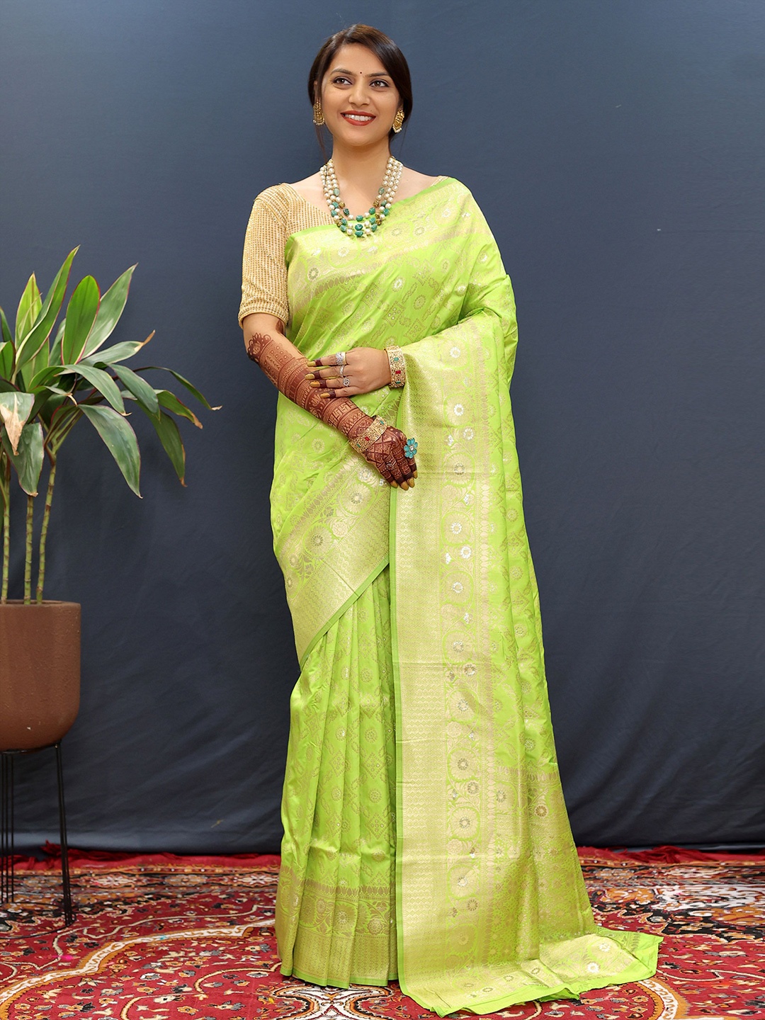 

Mitera Ethnic Motifs Zari Saree, Green