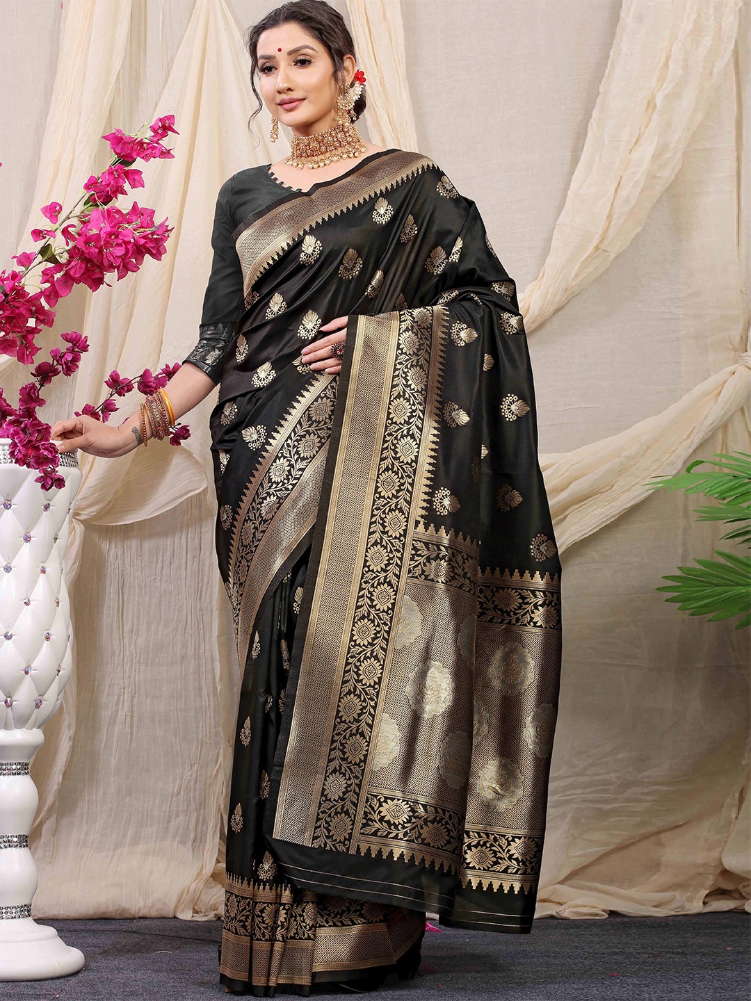 

Mitera Woven Design Zari Kanjeevaram Saree, Black