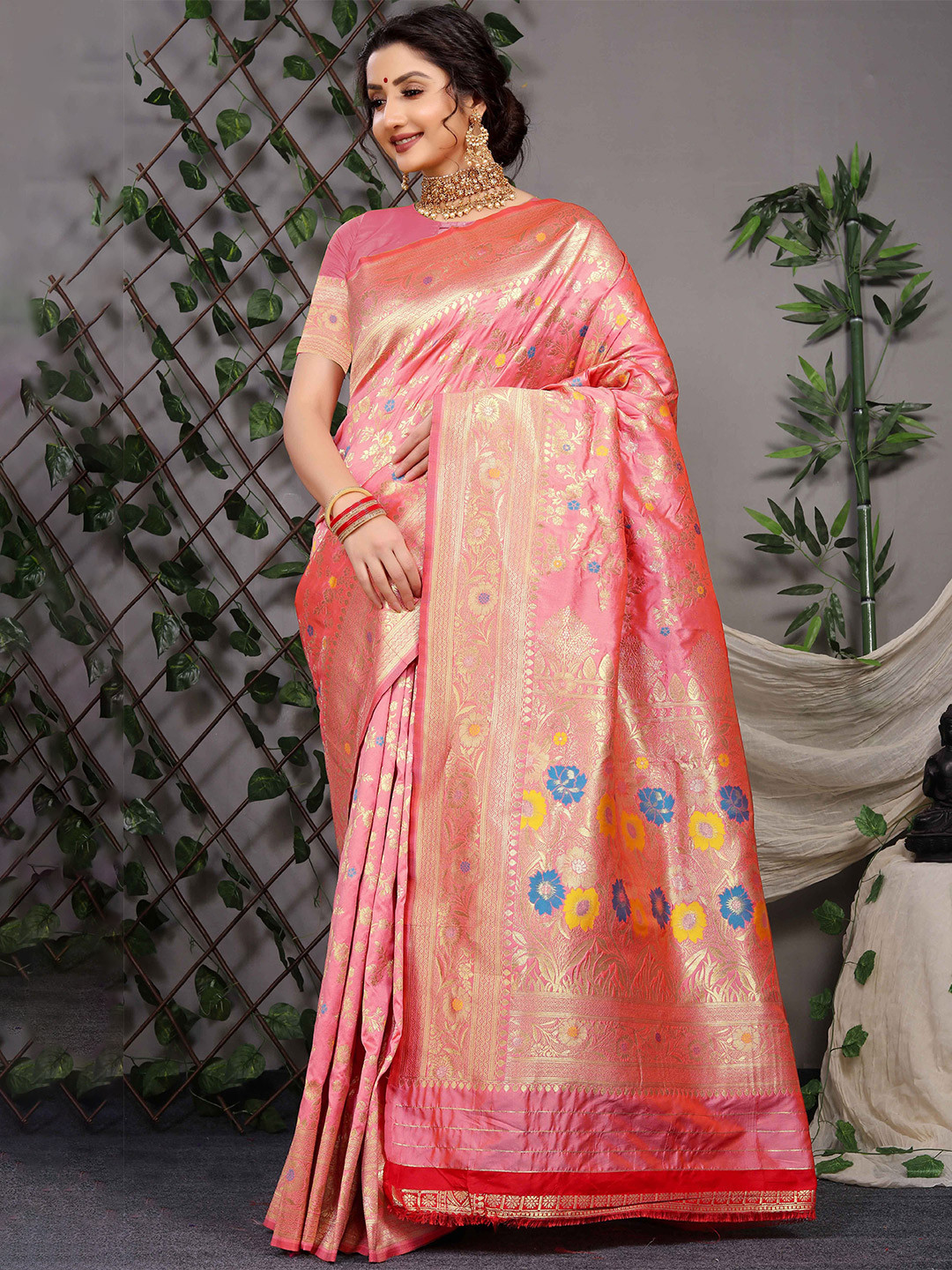 

Mitera Ethnic Motifs Zari Banarasi Saree, Peach