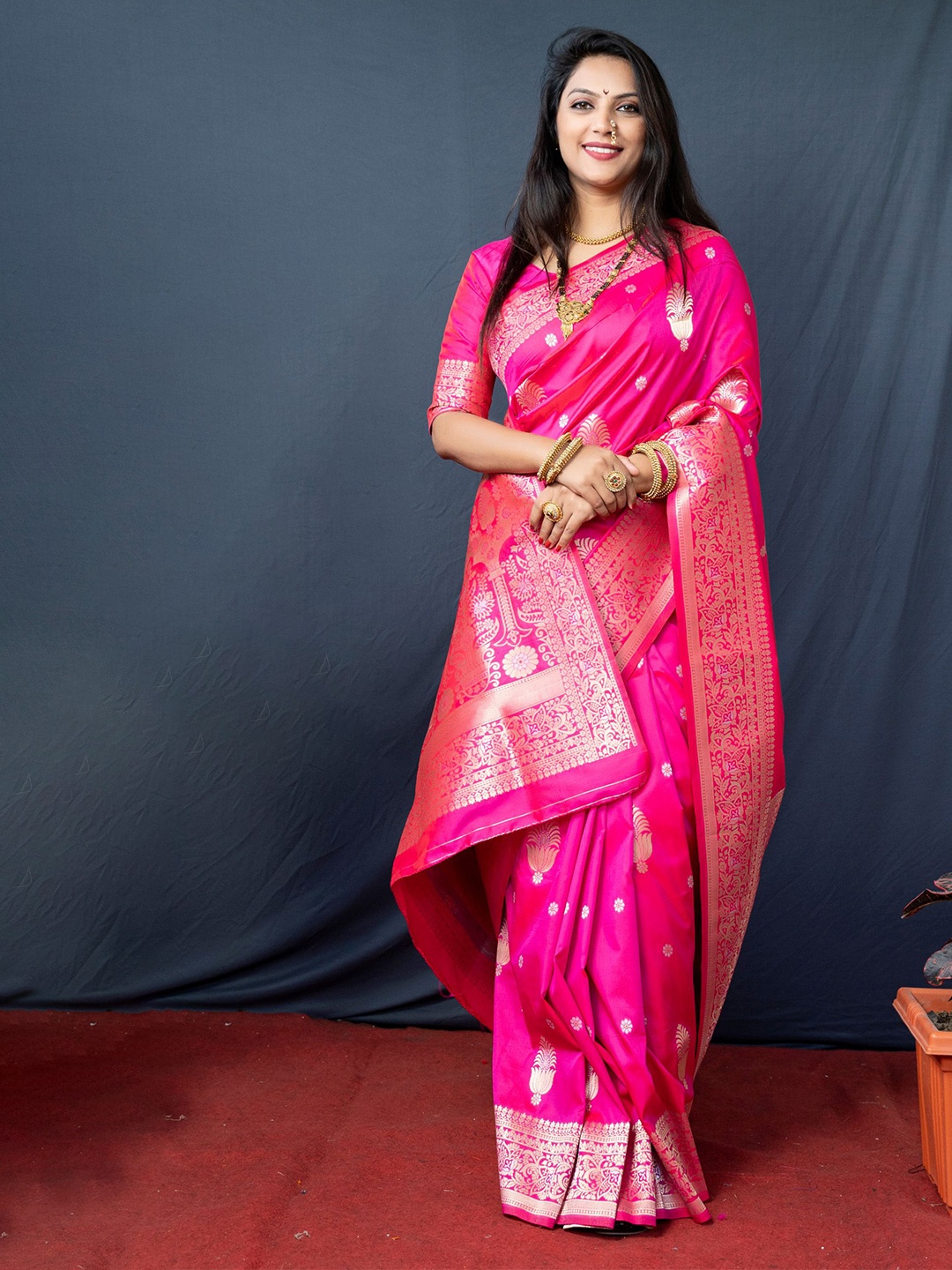 

Mitera Ethnic Motifs Woven Designed Zari Banarasi Saree, Pink
