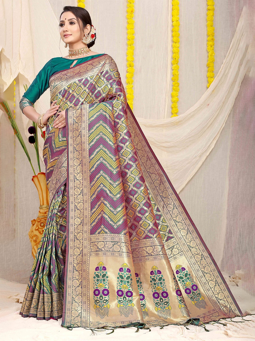 

Mitera Ethnic Motifs Zari Saree, Green