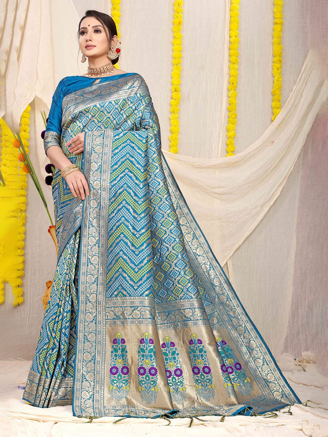 

Mitera Ethnic Motifs Woven Designed Zari Saree, Blue