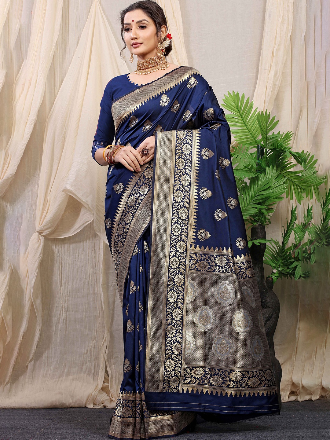 

Mitera Woven Designed Zari Kanjeevaram Saree, Navy blue