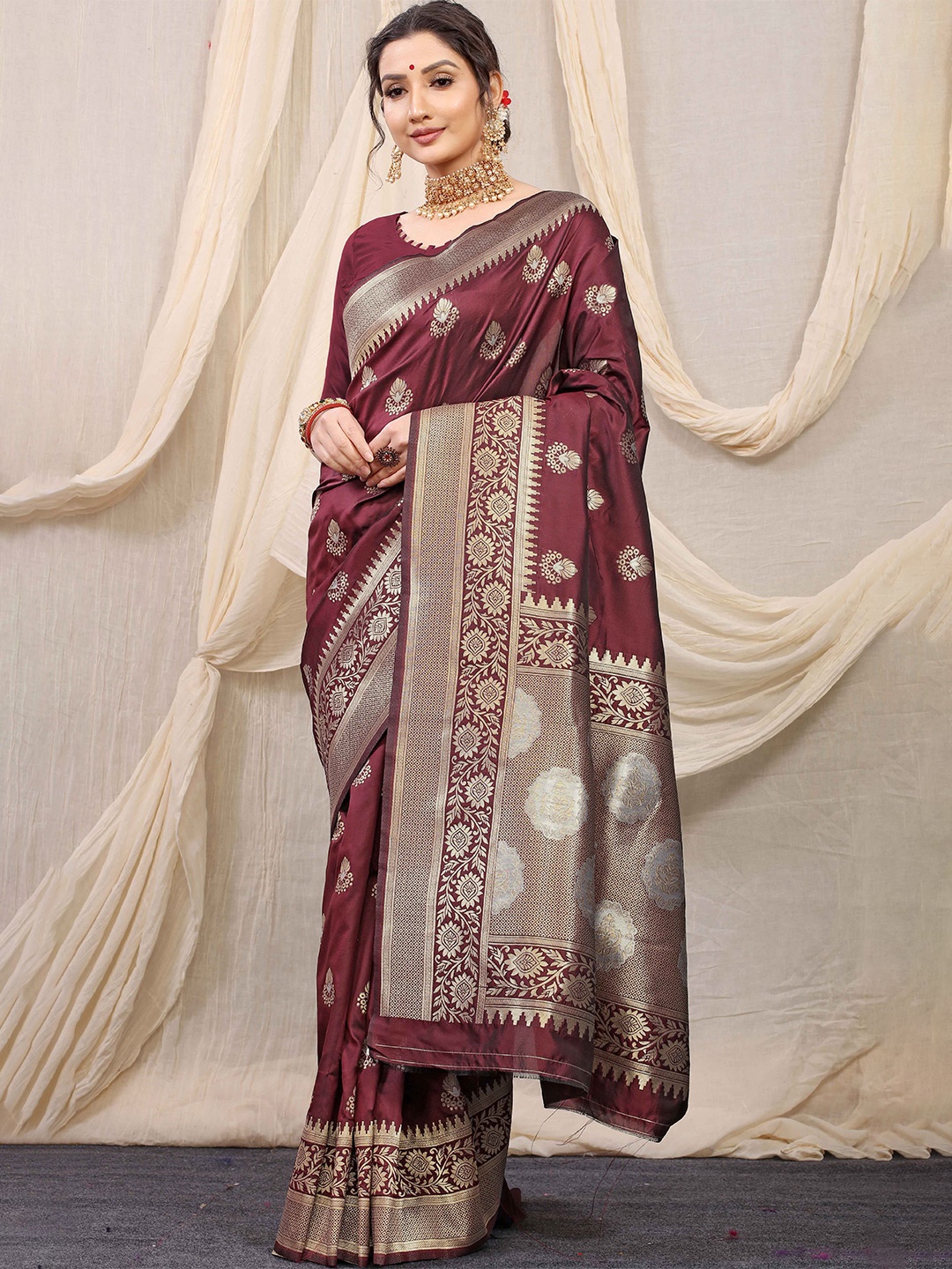 

Mitera Woven Designed Zari Kanjeevaram Saree, Coffee brown