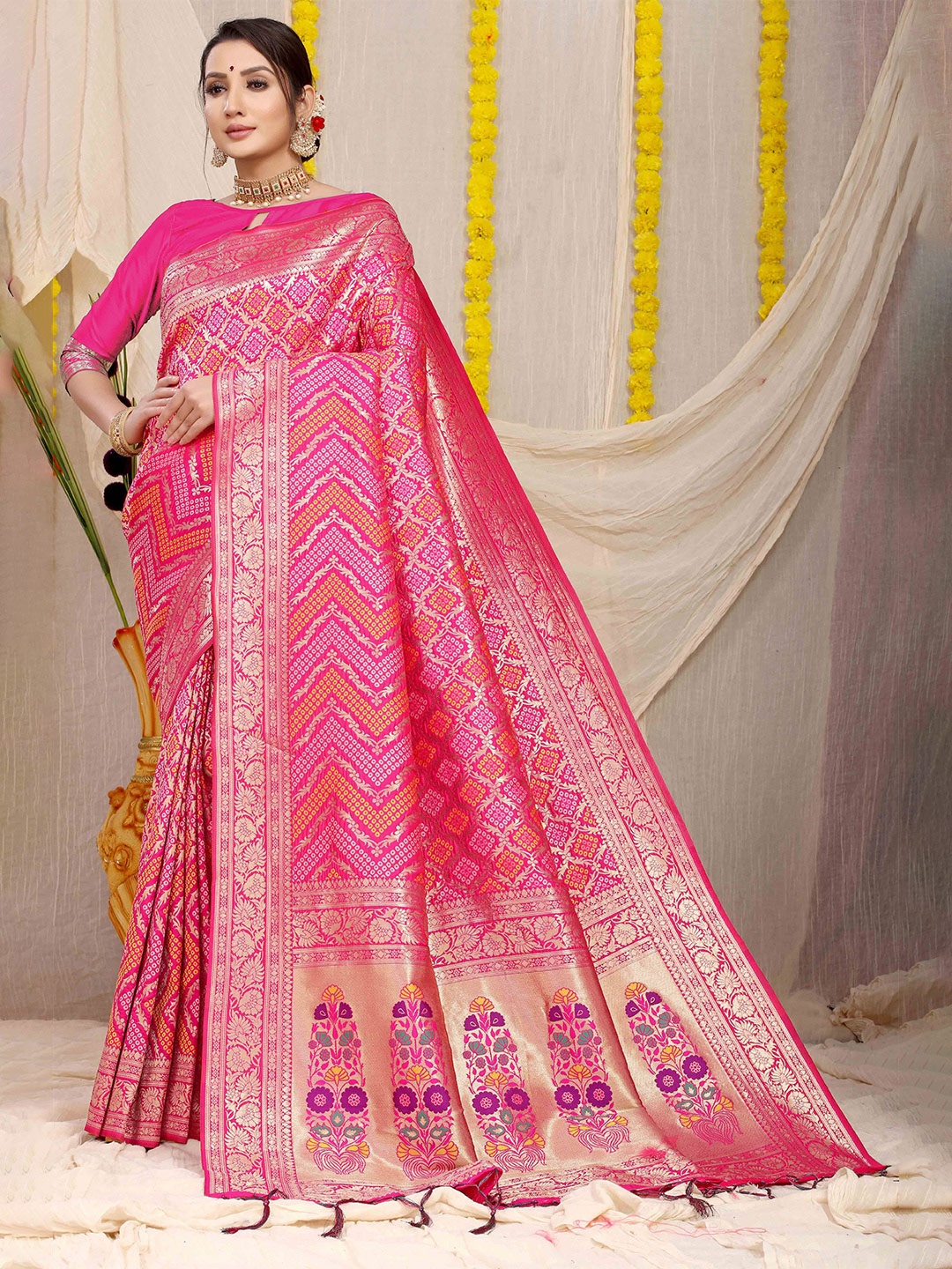 

Mitera Woven Designed Zari Bandhani Saree, Pink