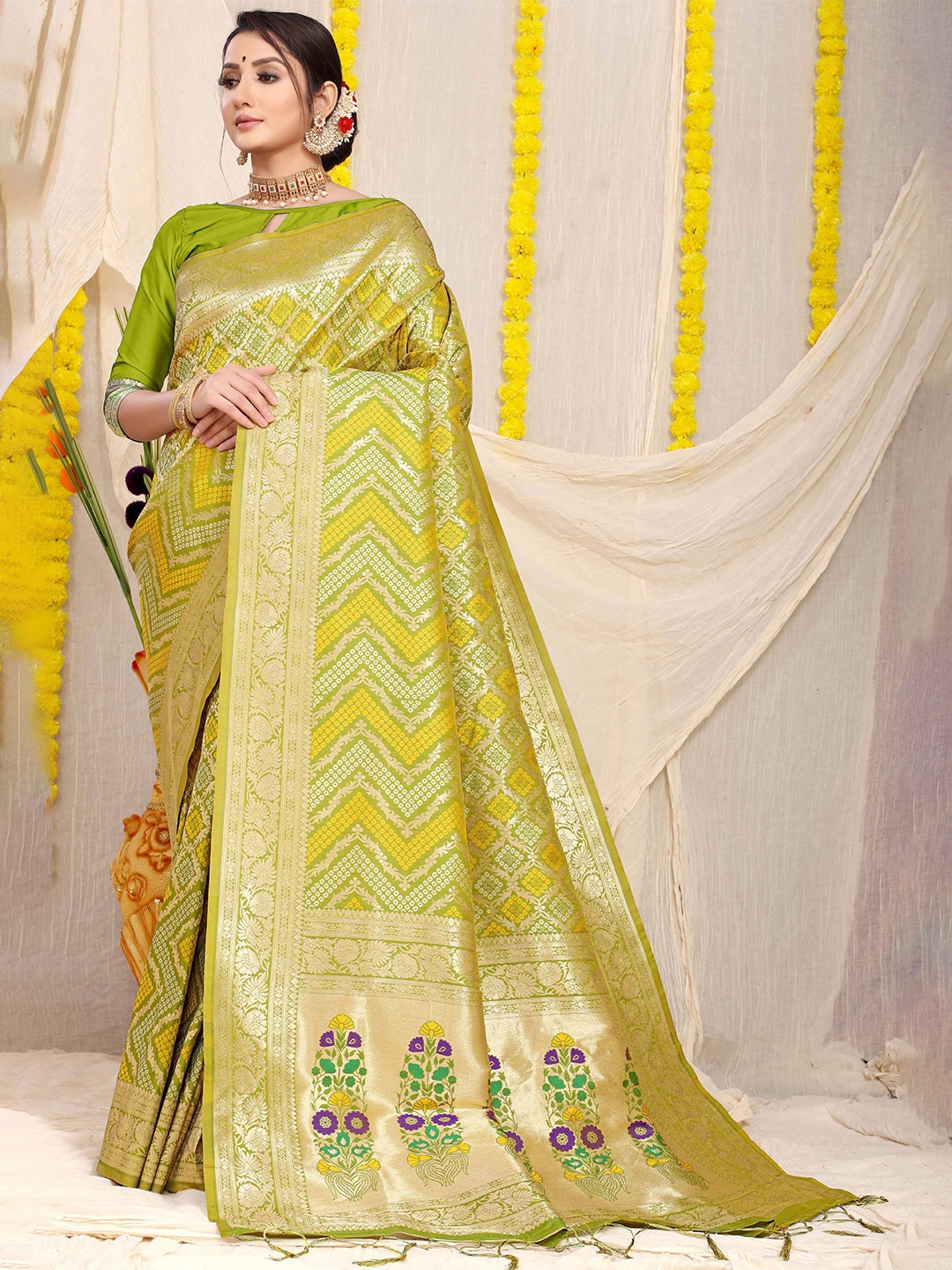 

Mitera Woven Designed Zari Bandhani Saree, Green