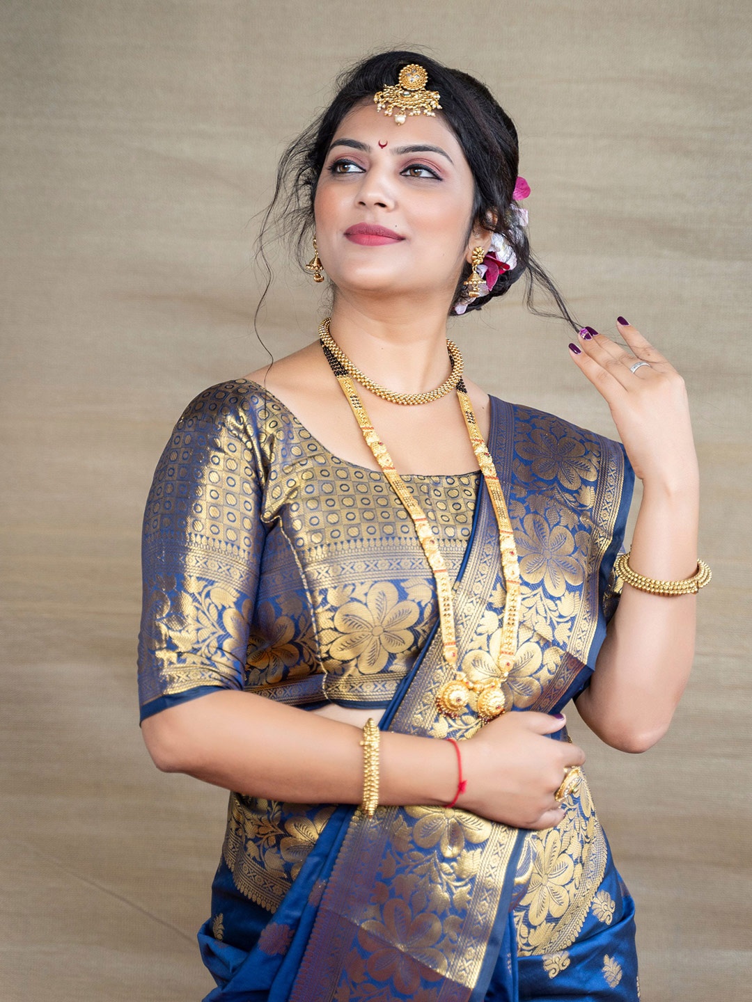 

Mitera Ethnic Motifs Zari Woven Designed Kanjeevaram Saree, Blue