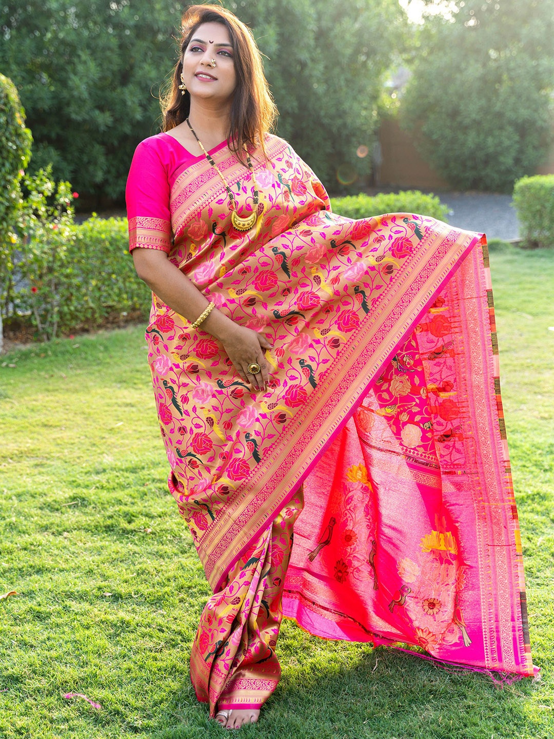 

Mitera Ethnic Motifs Woven Designed Zari Banarasi Saree, Pink