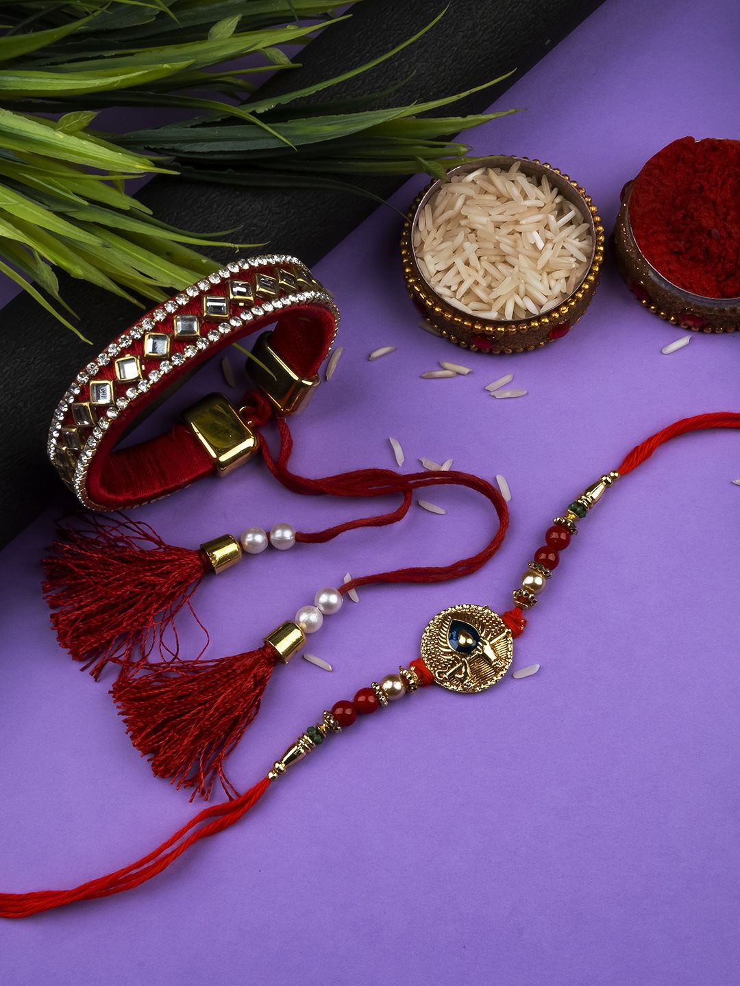 

StileAdda Thread Bhaiya Bhabhi Rakhis with Roli Chawal, Red