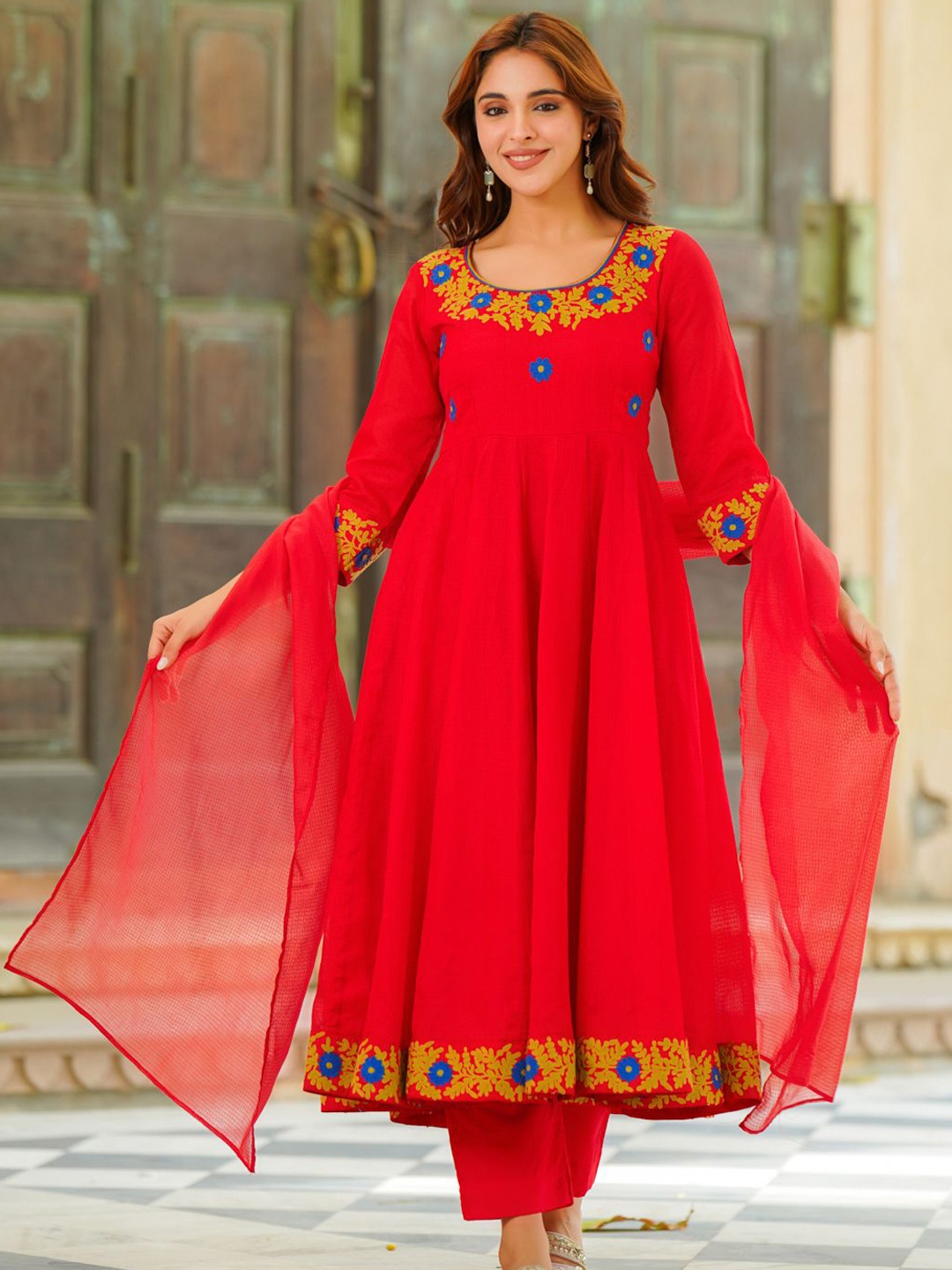 Ambraee Floral Embroidered Regular Thread Work Kurta With Trousers & Dupatta, Red