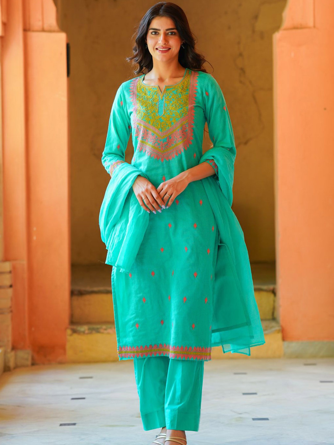 

Ambraee Floral Embroidered Regular Thread Work Kurta With Trousers & Dupatta, Blue