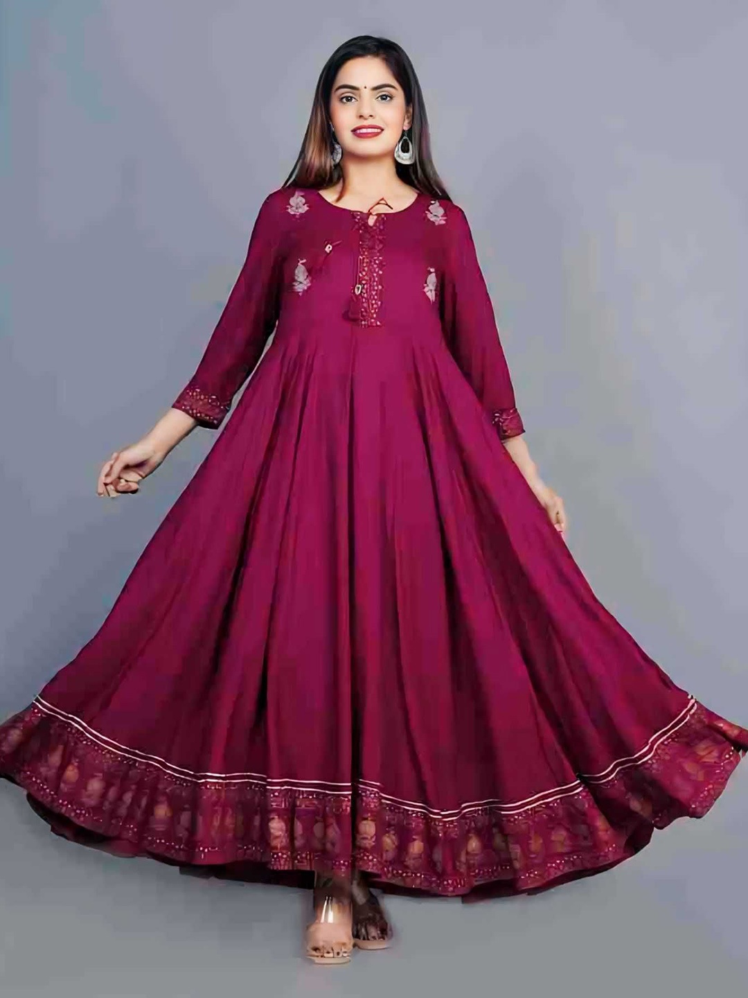 

VYKOO Floral Embroidered Keyhole Neck Thread Work Anarkali Kurta, Maroon