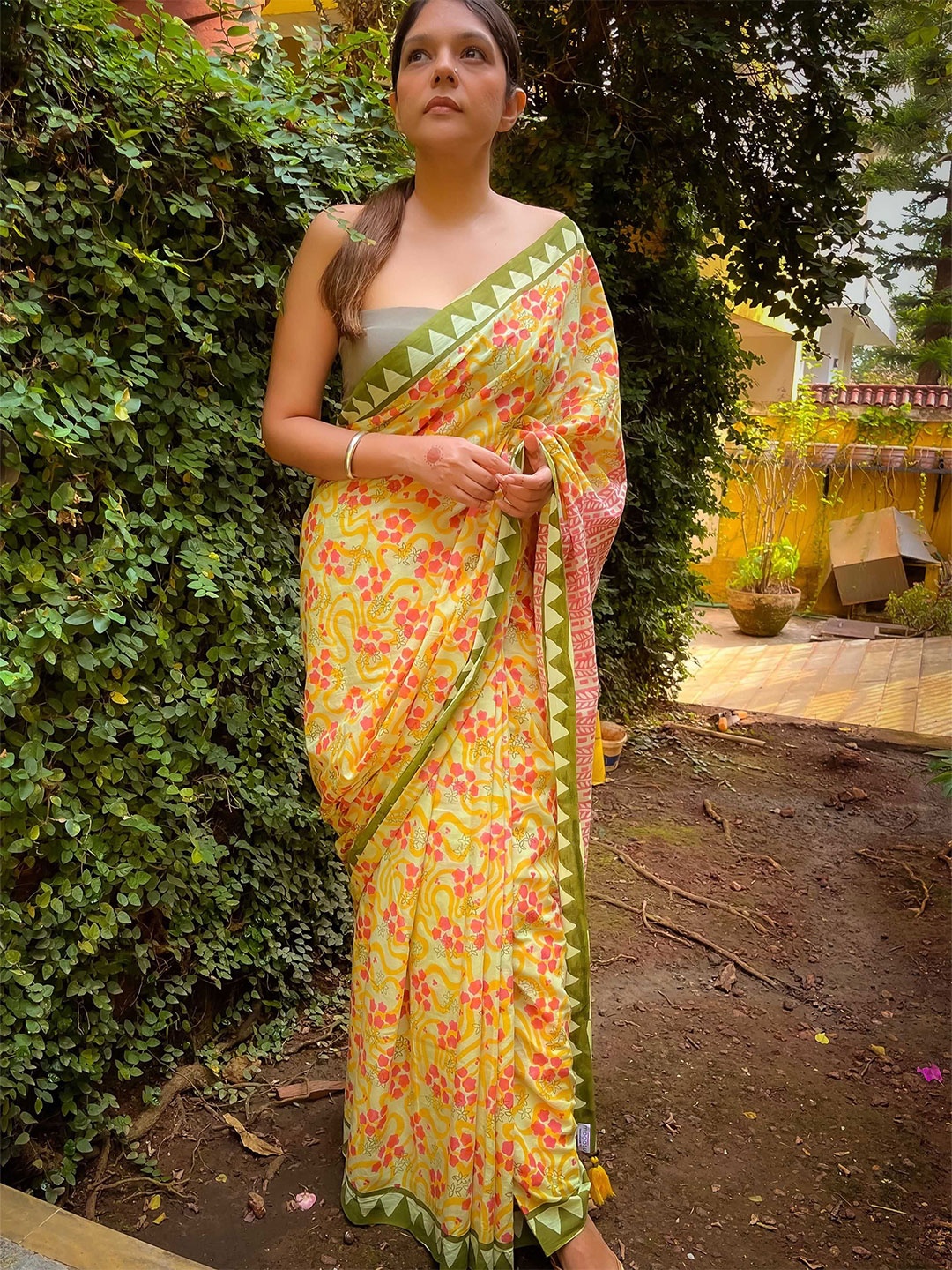 

MOGASU Ethnic Motifs Printed Pure Cotton Block Print Saree, Green