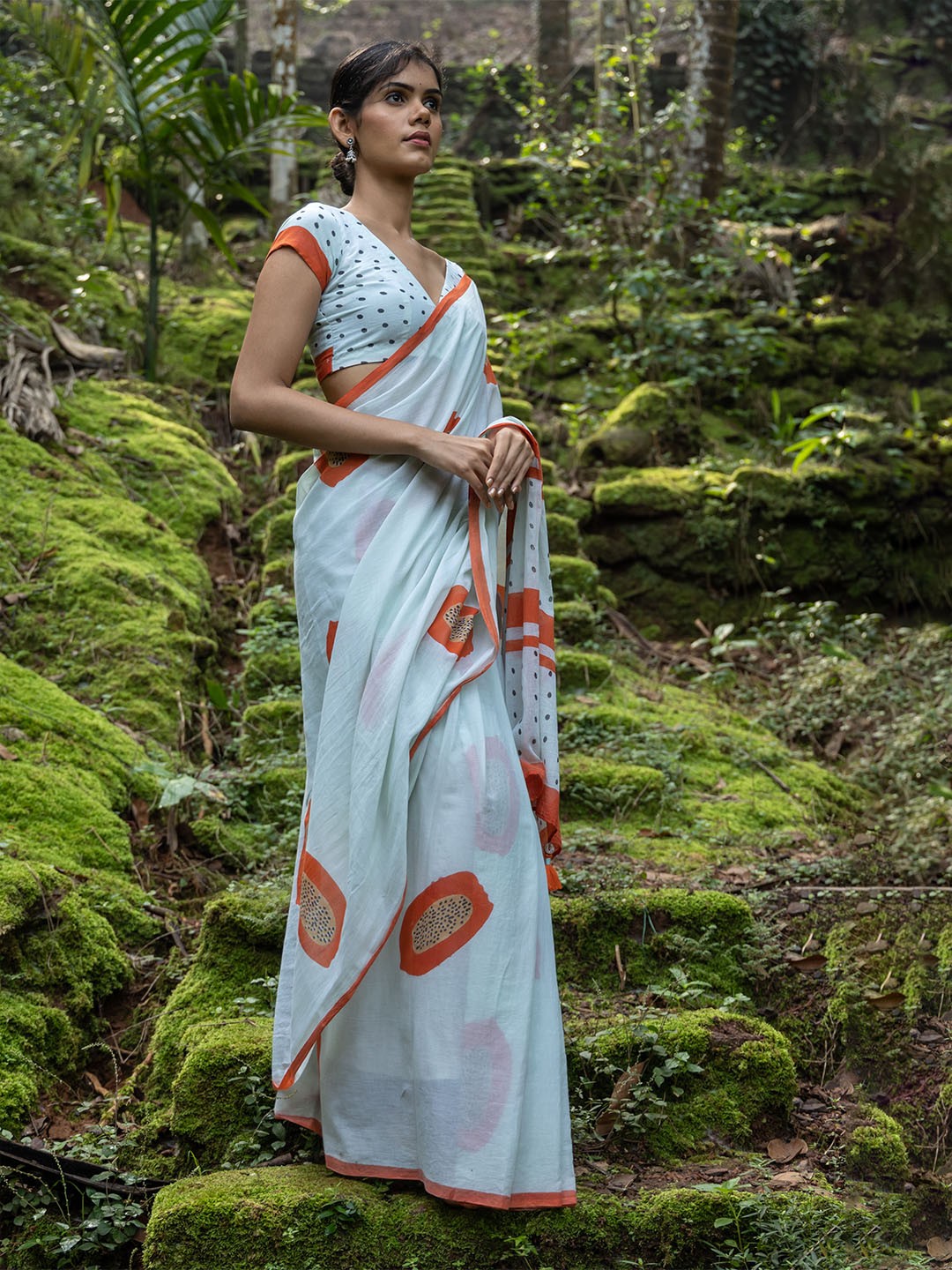 

MOGASU Ethnic Motifs Printed Block Print Pure Cotton Saree, Blue