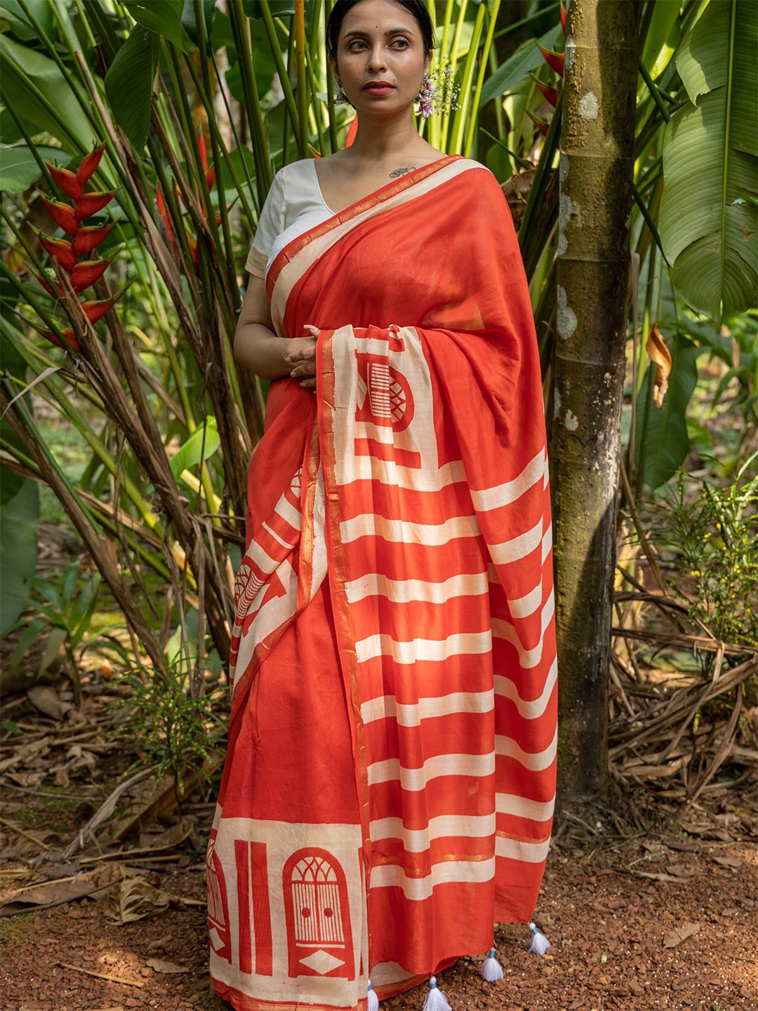 

MOGASU Printed Chanderi Saree, Red