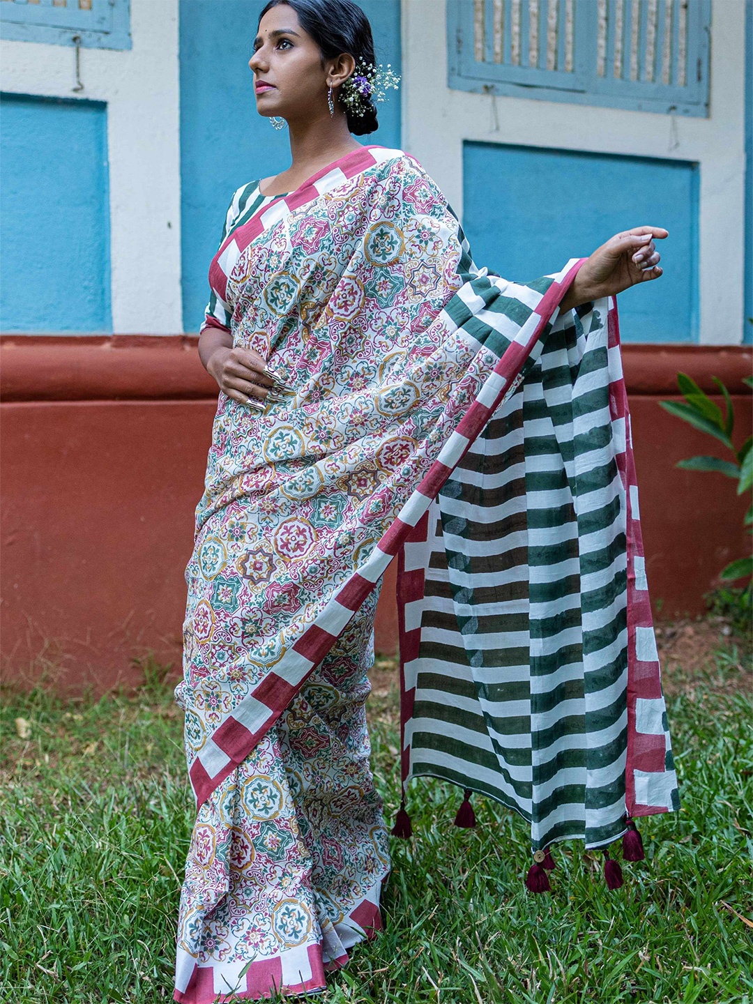 

MOGASU Ethnic Motifs Block Printed Pure Cotton Saree, White