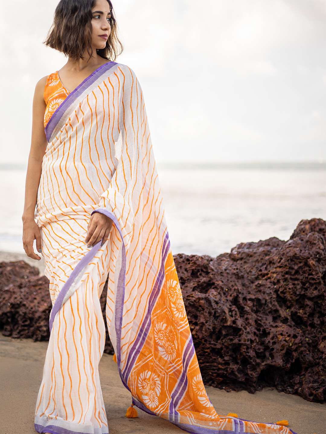 

MOGASU Abstract Block Printed Pure Linen Saree, Off white