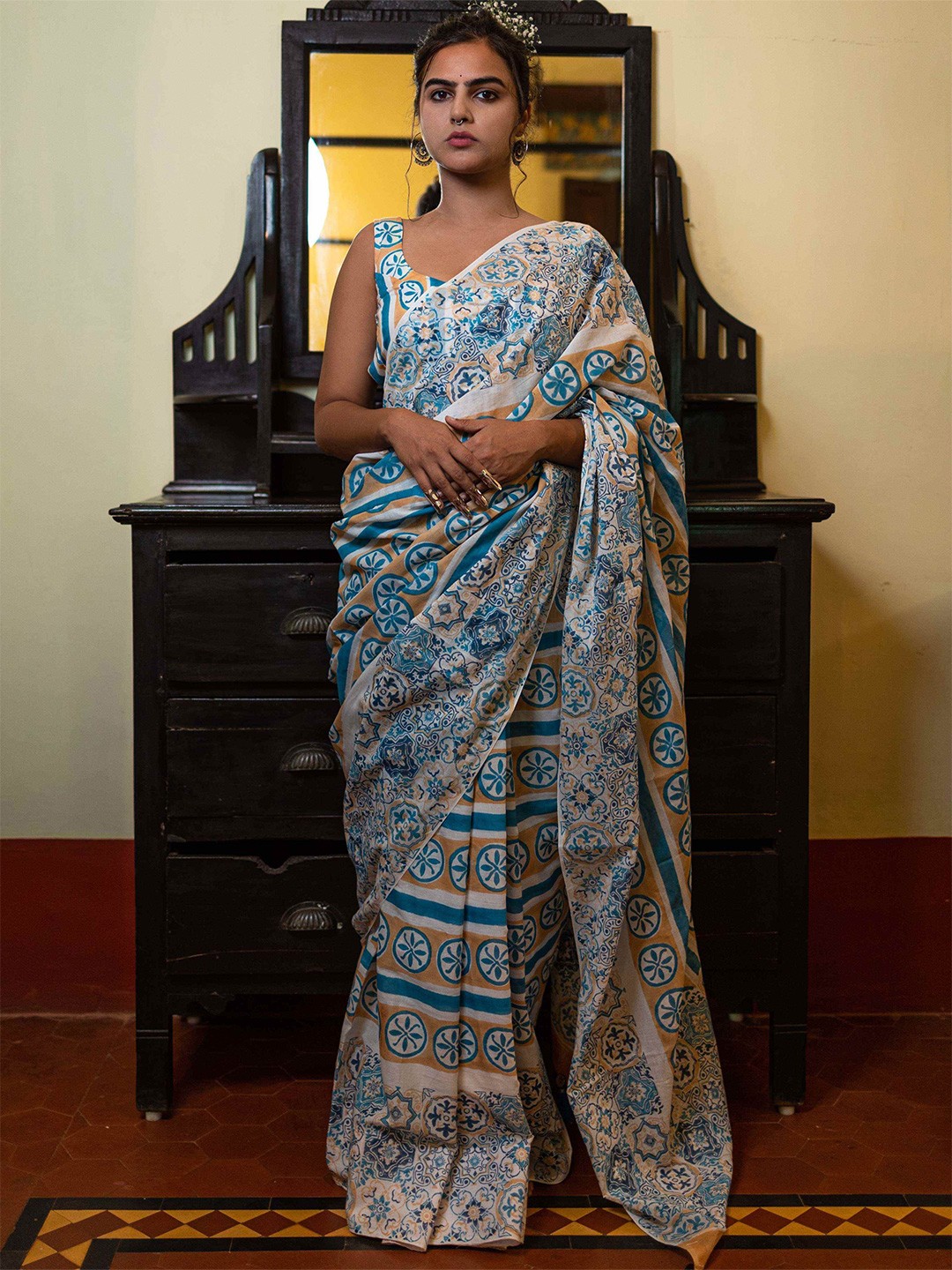 

MOGASU Ethnic Motifs Printed Block Print Pure Cotton Saree, Blue