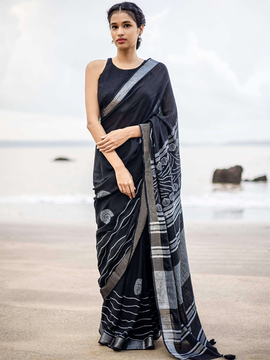 

MOGASU Ethnic Motif Pure Linen Block Print Saree, Black