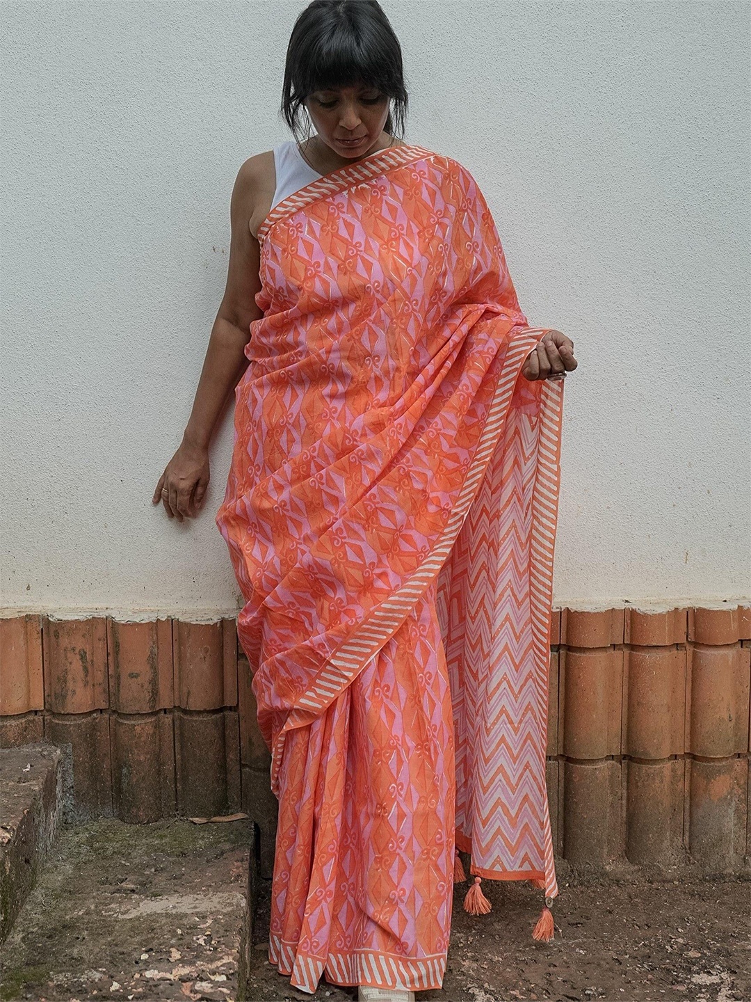

MOGASU Geometric Printed Block Print Pure Cotton Saree, Orange