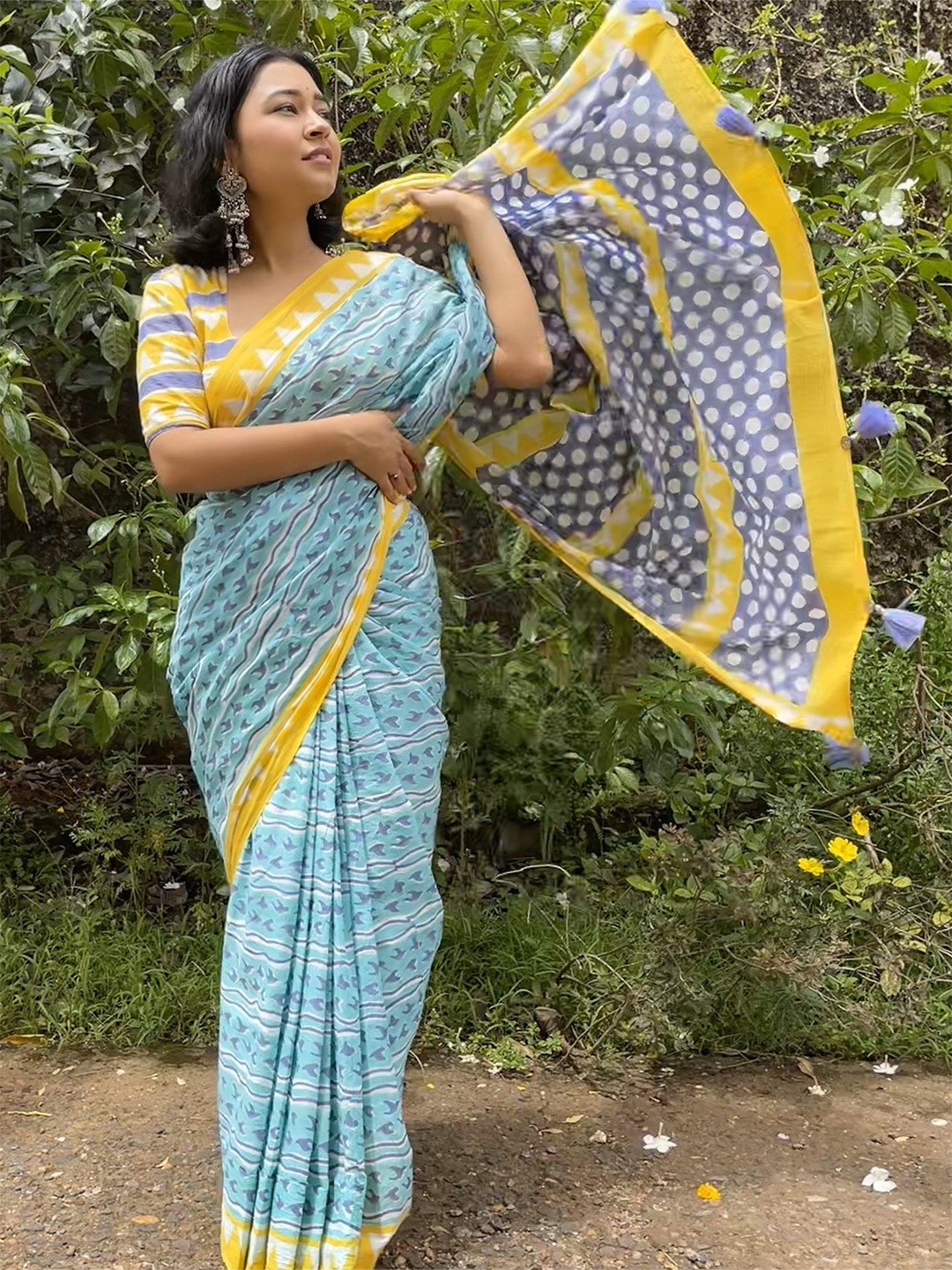 

MOGASU Printed Pure Cotton Saree, Blue