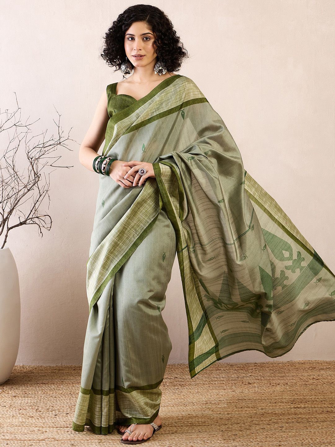 

Mitera Ready to Wear Ethnic Motifs Art Silk Taant Saree, Green