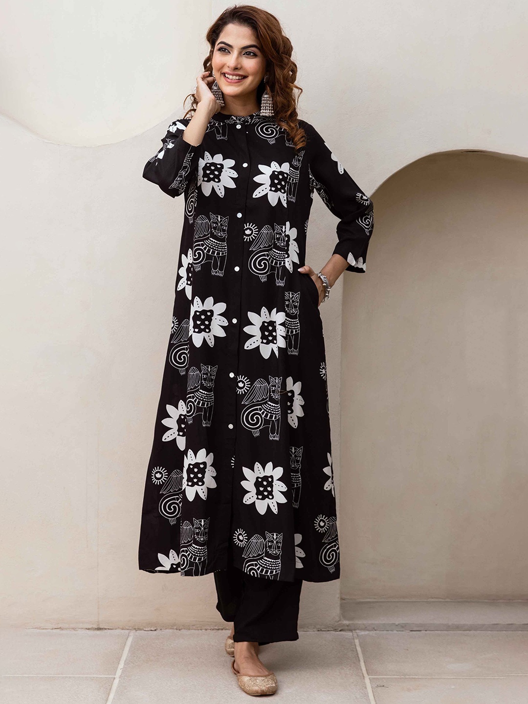 

KALINI Floral Printed Mandarin Collar A-Line Kurta with Trousers, Black
