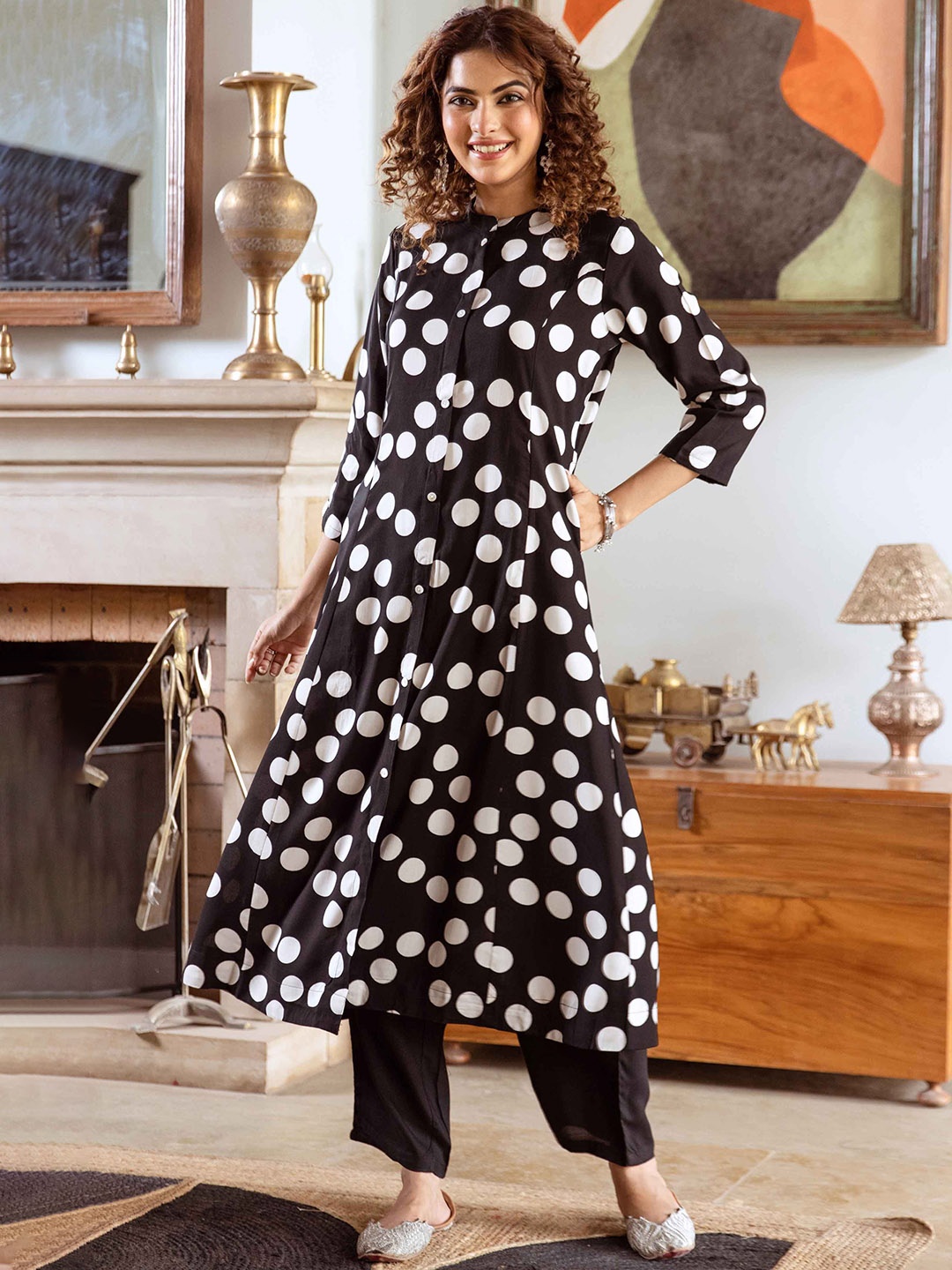 

KALINI Geometric Printed Mandarin Collar Straight Kurta With Trousers, Black
