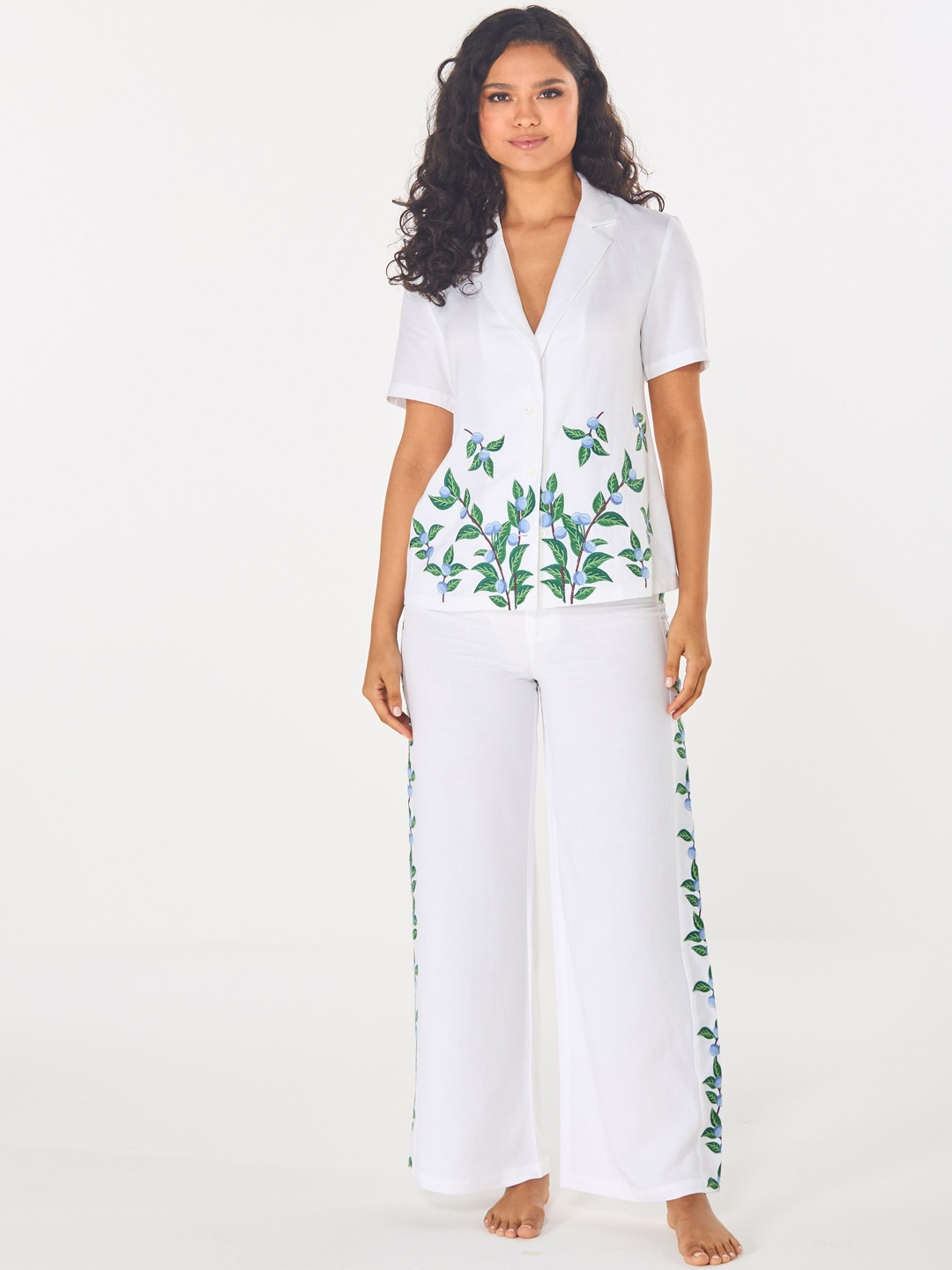 

Ashita Ferandes Women Relaxed Straight Leg Straight Fit Culottes Trousers, White