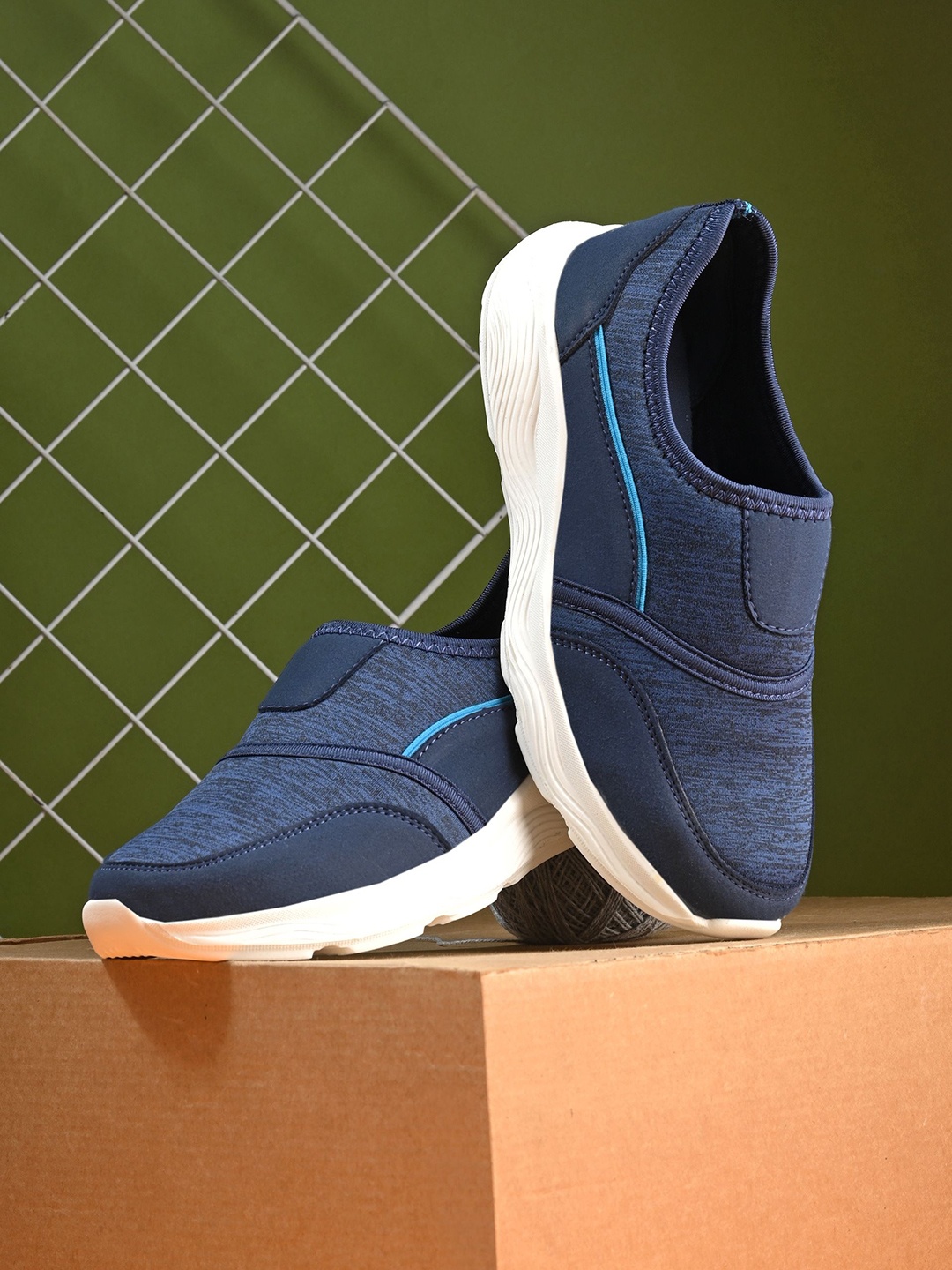 

HRX by Hrithik Roshan Women Textile Walking Shoes, Blue