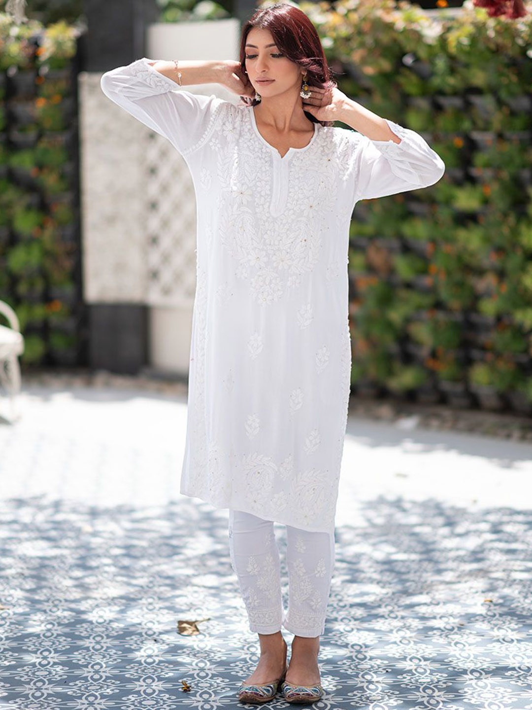 

Rangreza Ethnic Floral Embroidered Chikankari Notched Round Neck Straight Kurta, White