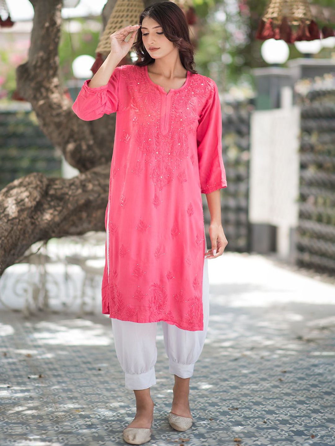 

Rangreza Ethnic Floral Embroidered Chikankari Notched Round Neck Straight Kurta, Pink