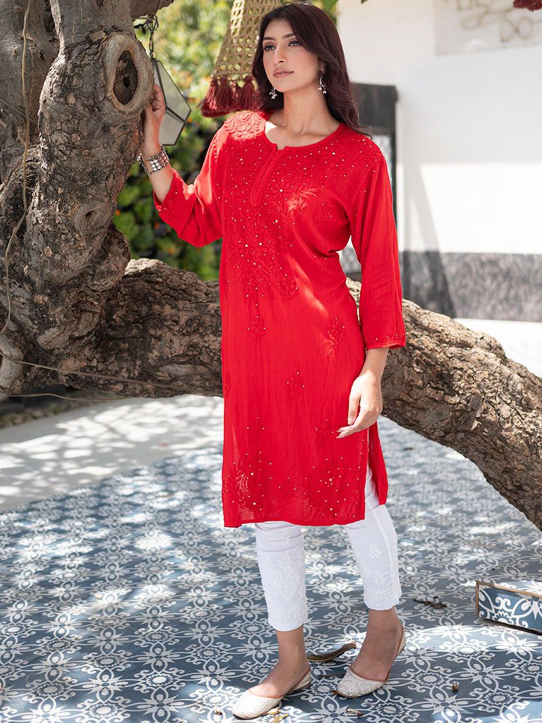 

Rangreza Ethnic Floral Embroidered Chikankari Notched Round Neck Straight Kurta, Red