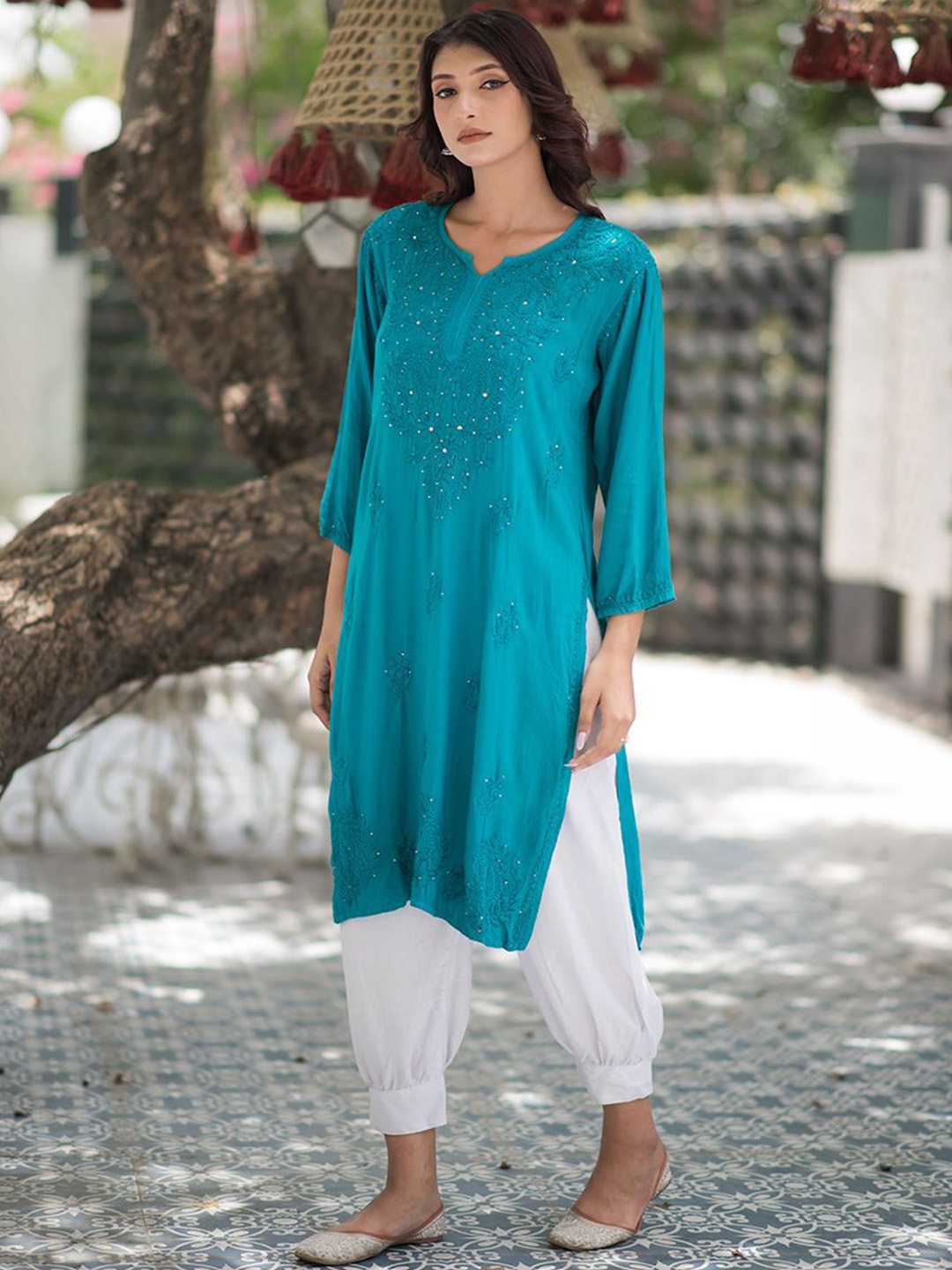 

Rangreza Ethnic Floral Embroidered Chikankari Notched Round Neck Straight Kurta, Teal