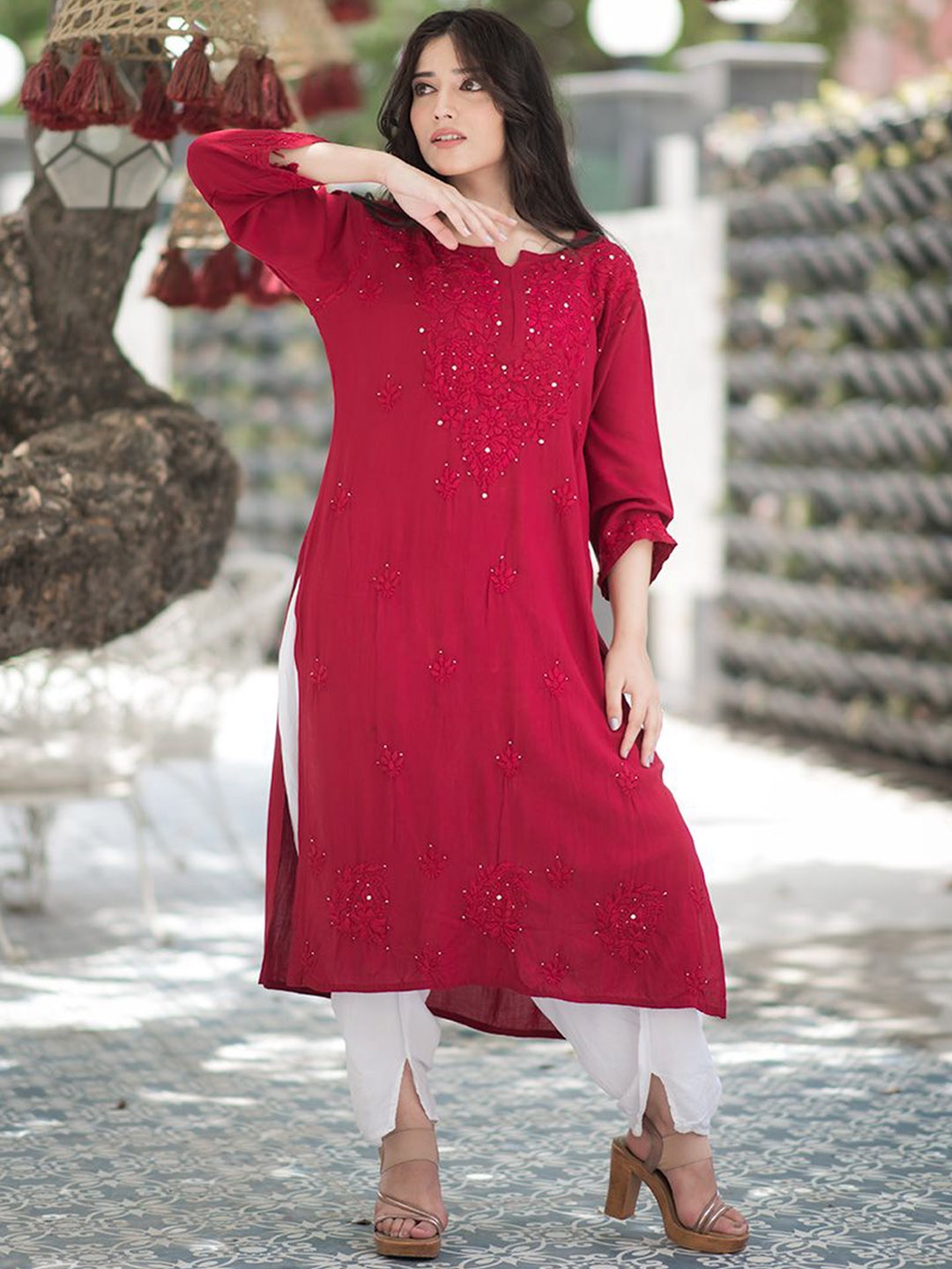 

Rangreza Ethnic Floral Embroidered Chikankari Notched Round Neck Straight Kurta, Maroon