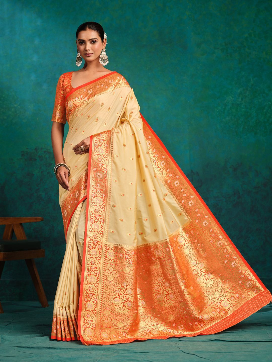 

Mitera Ethnic Motifs Woven Design Zari Pure Silk Banarasi Saree, Cream