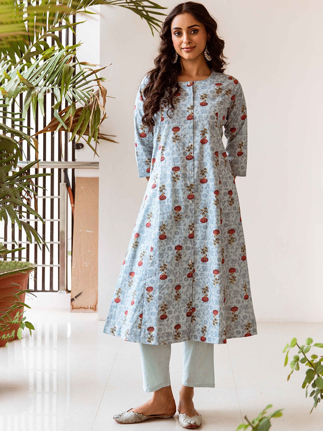 

Nehamta Floral Printed A-Line Cotton Kurta with Trousers, Blue