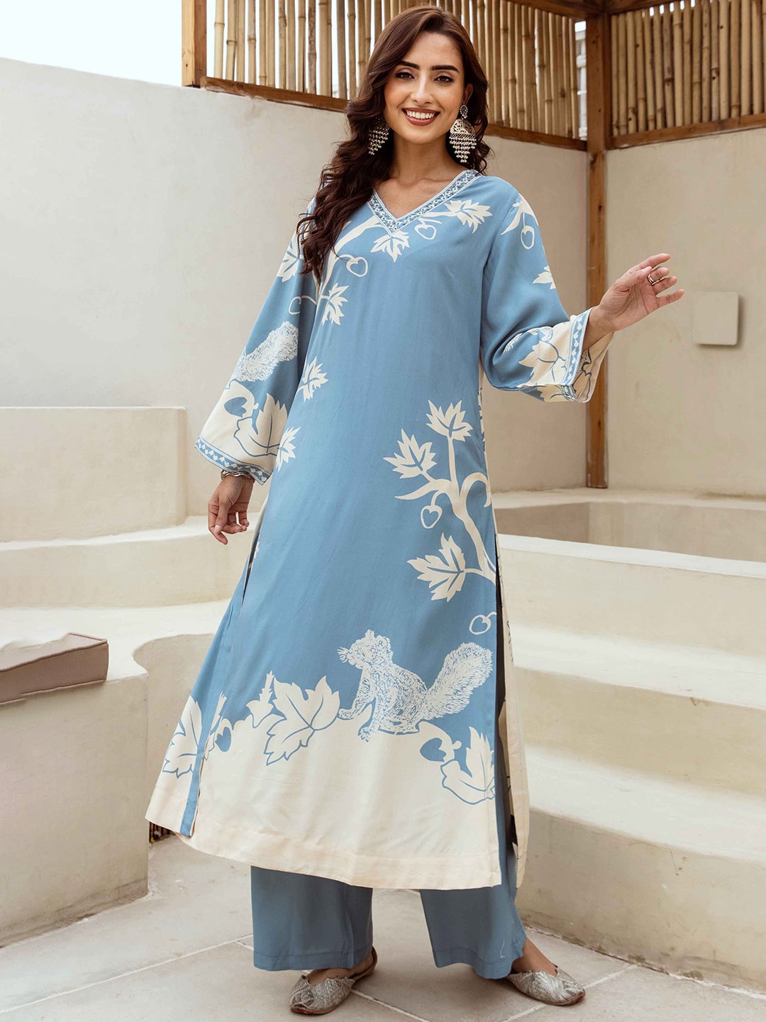 

Nehamta Floral Printed A-Line Sequinned Kurta with Palazzos, Blue