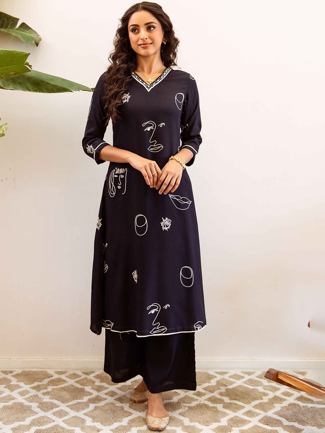 

Nehamta Abstract Printed A-Line Sequinned Kurta with Palazzos, Navy blue