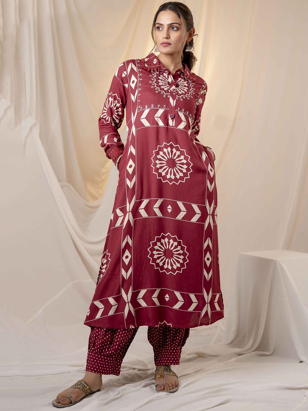 

Nehamta Printed Straight Kurta with Palazzos, Pink