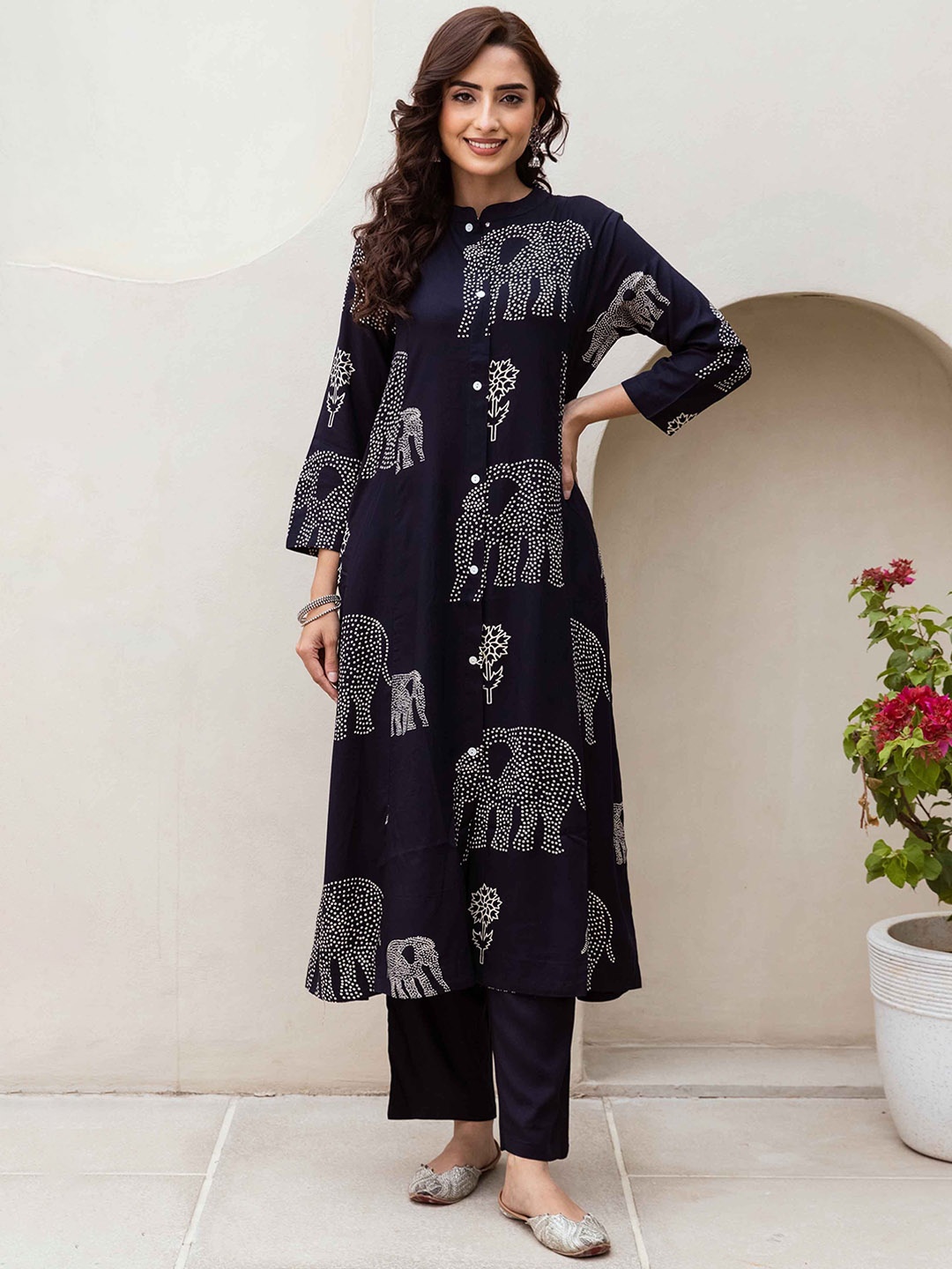 

Nehamta Animal Printed A-Line Kurta with Trousers, Navy blue