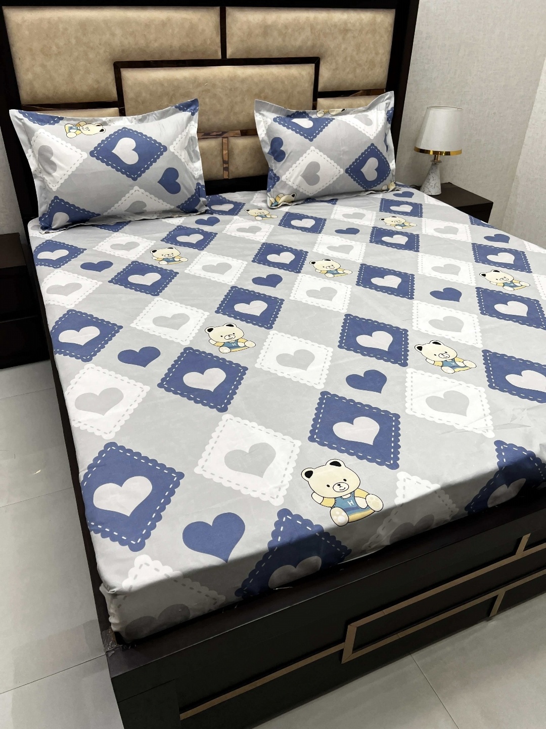 

Pure Decor Grey & White Printed 240 TC Cotton Double Queen Bedsheet with 2 Pillow Covers