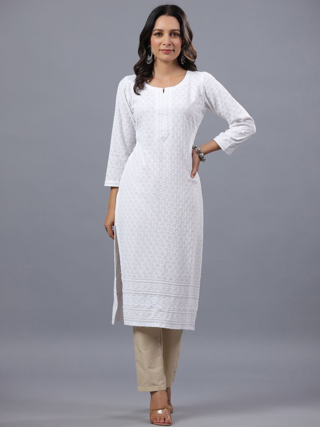 

Amchoor Floral Embellished Chikankari Pure Cotton Kurta, White