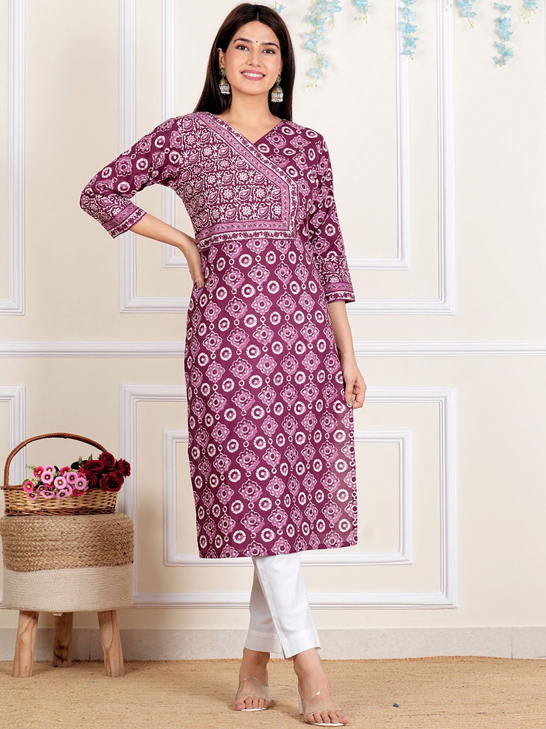 

Vbuyz Geometric Printed Gotta Patti Cotton Straight Kurta, Purple