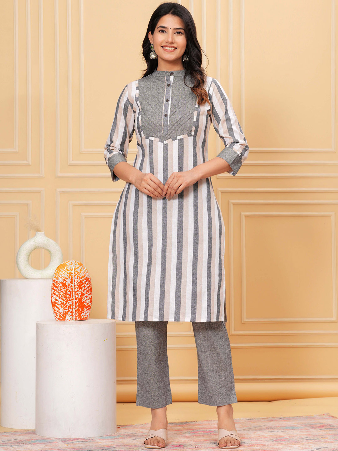 

UNBIND Striped Regular Pure Cotton Kurta with Trousers, Grey