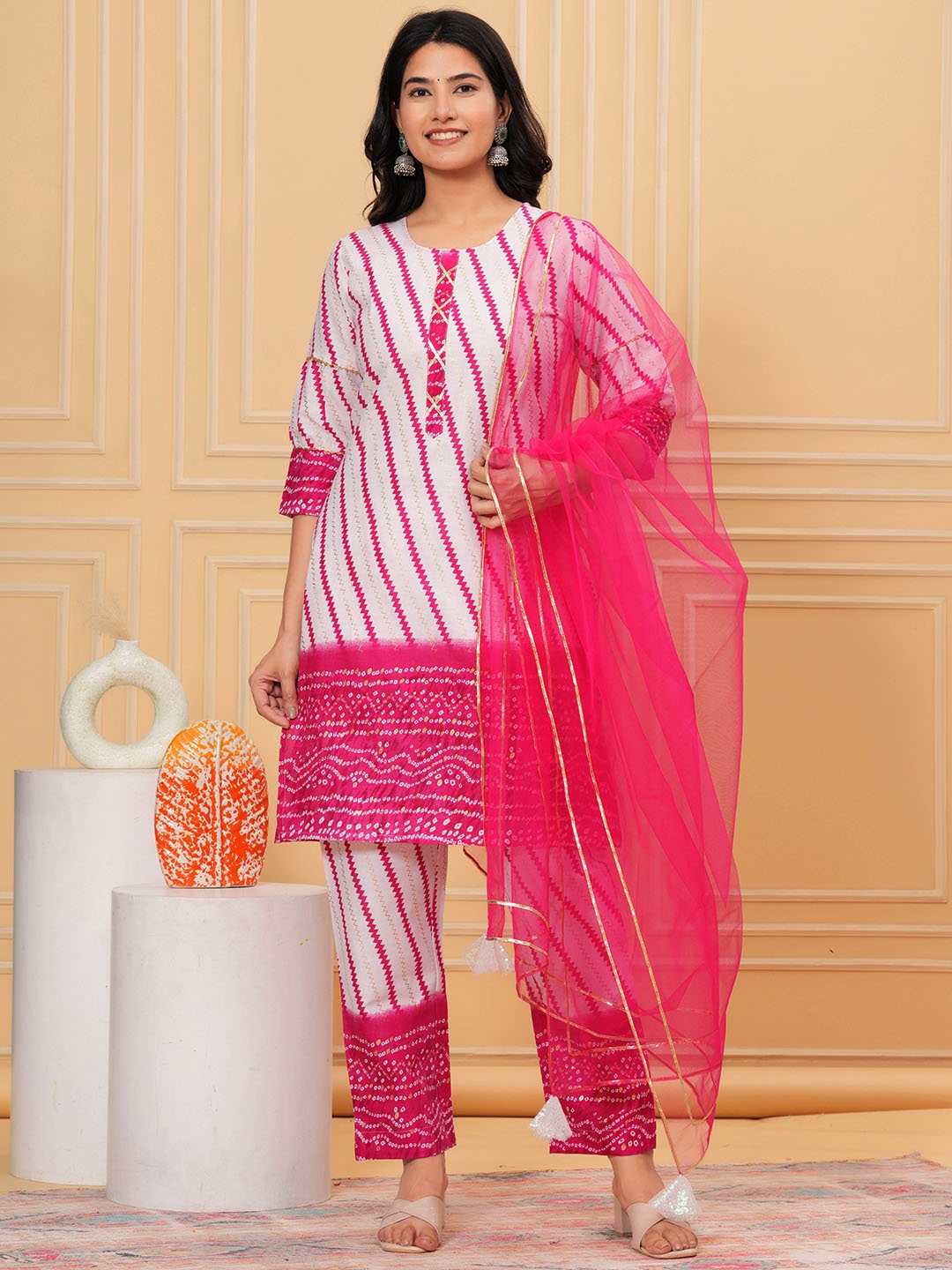 

UNBIND Bandhani Printed Regular Pure Cotton Kurta with Trousers & With Dupatta, Pink