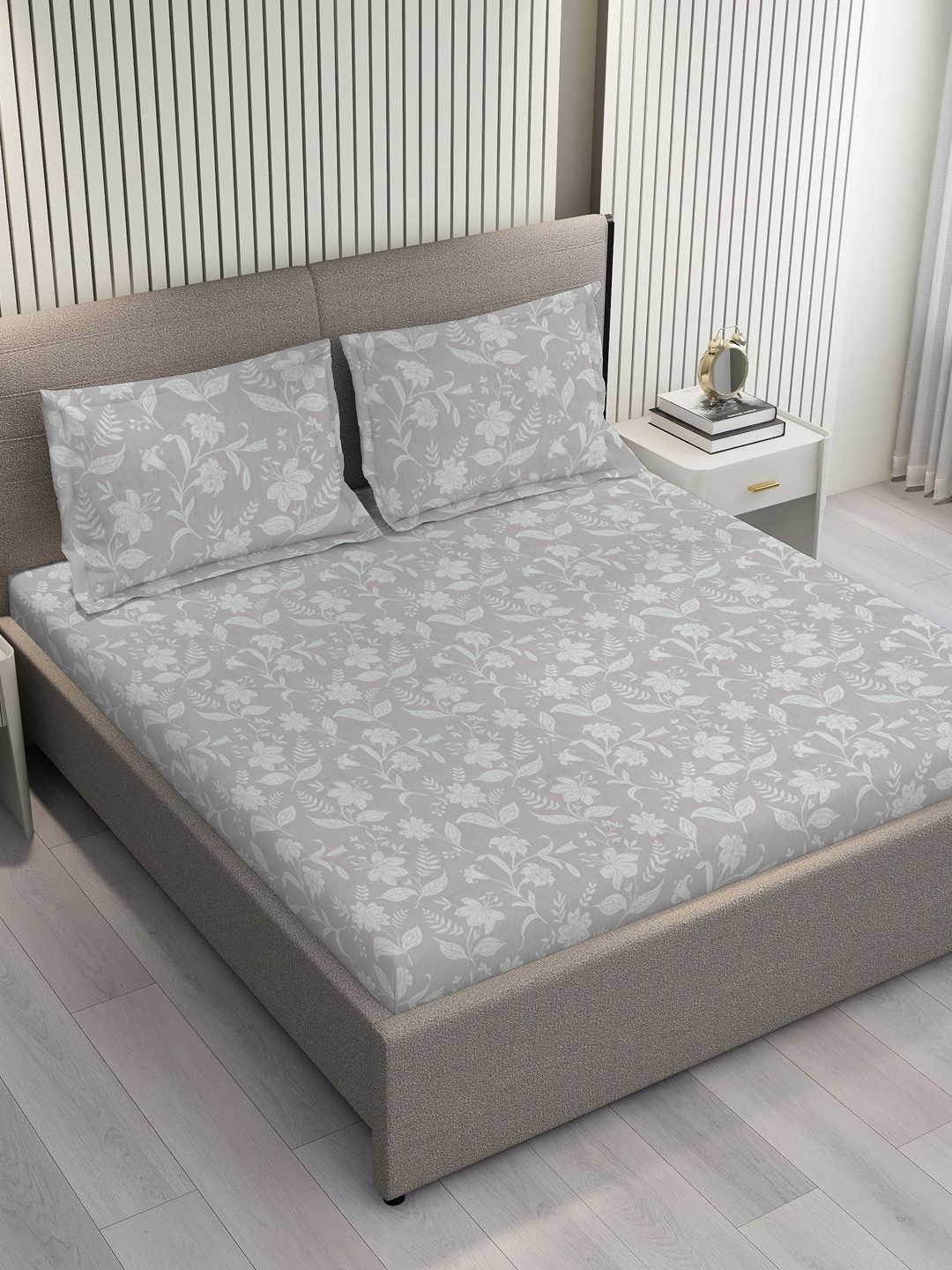 

Boutique Living India Grey & White Floral 220 TC King Bedsheet with 2 Pillow Covers