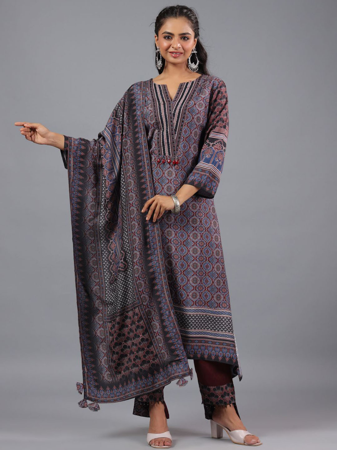 

Amchoor Ethnic Motifs Printed Sequinned Straight Kurta With Trousers & Dupatta, Maroon