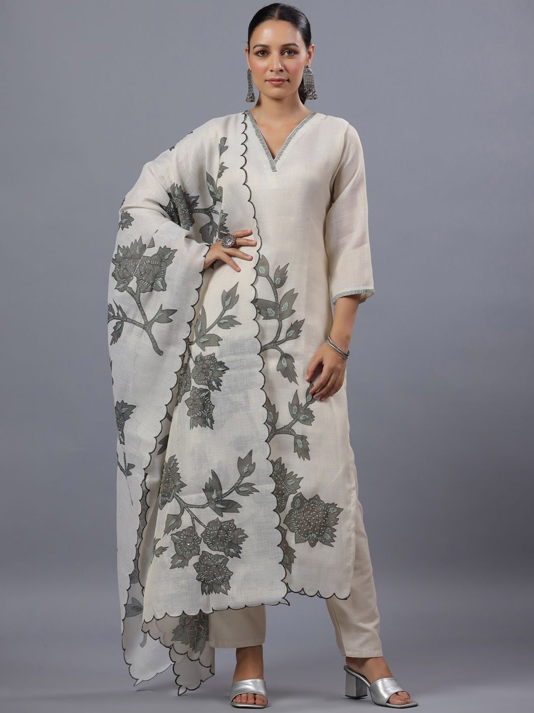 

Amchoor Floral Printed Regular Thread Work Kurta With Trousers & Dupatta, Beige