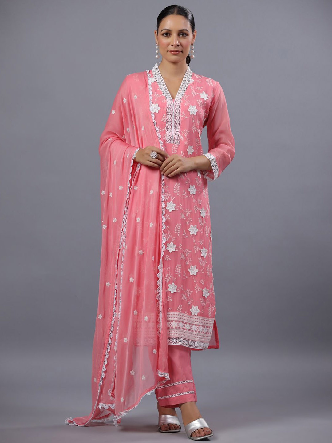 

Amchoor Floral Embroidered Thread Work Straight Kurta With Trousers & Dupatta, Peach